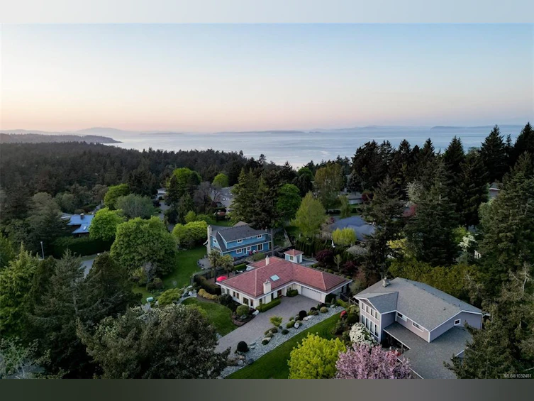 2770 Arbutus Road, Saanich, BC, V8N 5X4 - 74