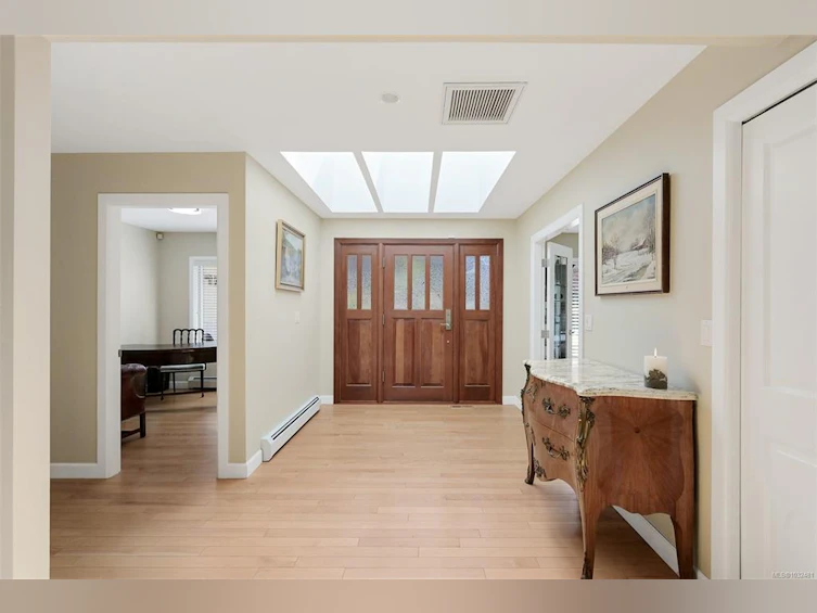 2770 Arbutus Road, Saanich, BC, V8N 5X4 - 6