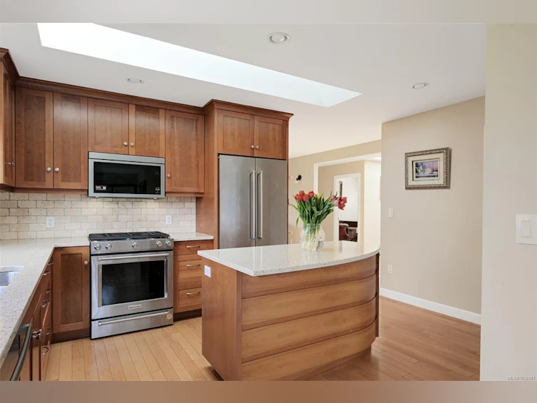 2770 Arbutus Road, Saanich, BC, V8N 5X4 - 18