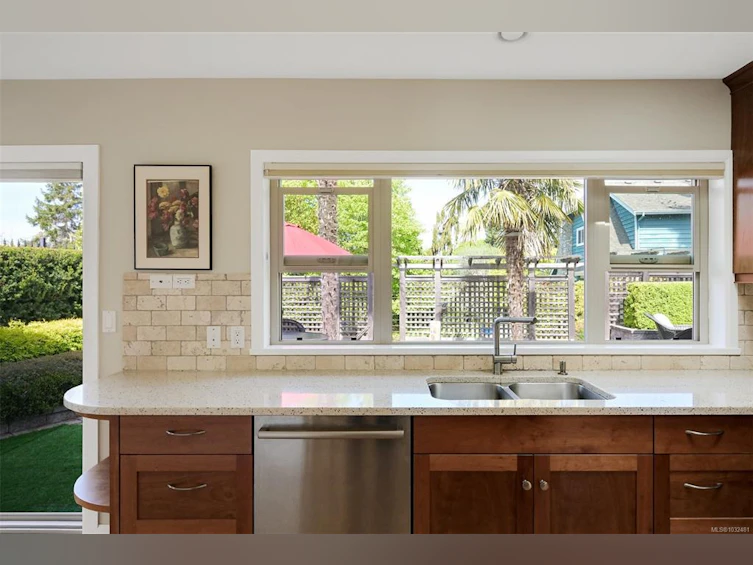 2770 Arbutus Road, Saanich, BC, V8N 5X4 - 14