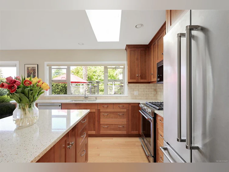 2770 Arbutus Road, Saanich, BC, V8N 5X4 - 12