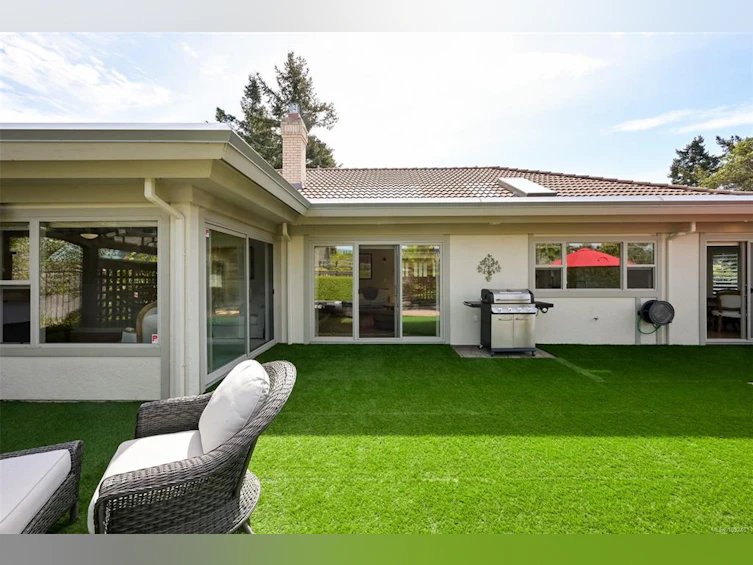 2770 Arbutus Road, Saanich, BC, V8N 5X4 - 35