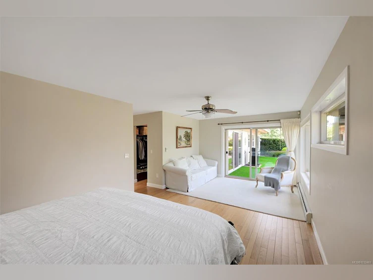 2770 Arbutus Road, Saanich, BC, V8N 5X4 - 40