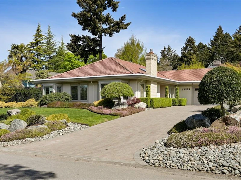 2770 Arbutus Road, Saanich BC V8N 5X4