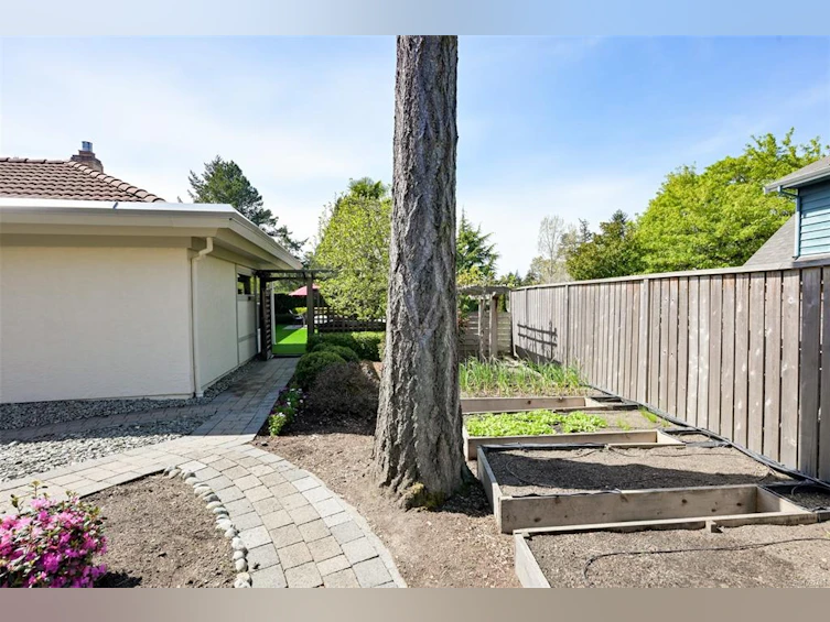 2770 Arbutus Road, Saanich, BC, V8N 5X4 - 60