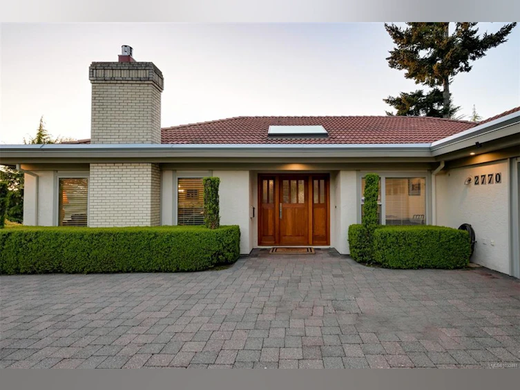 2770 Arbutus Road, Saanich, BC, V8N 5X4 - 78