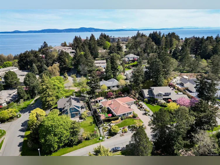 2770 Arbutus Road, Saanich, BC, V8N 5X4 - 71