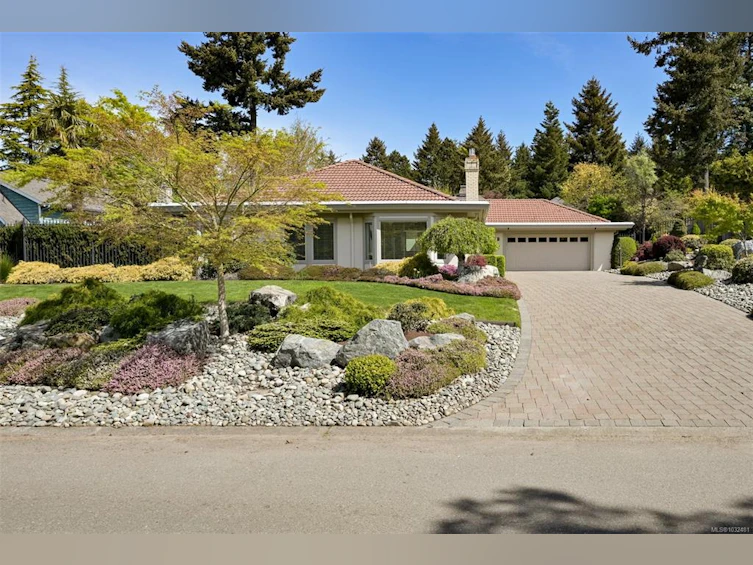 2770 Arbutus Road, Saanich, BC, V8N 5X4 - 64