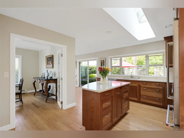 2770 Arbutus Road, Saanich, BC, V8N 5X4 - 16