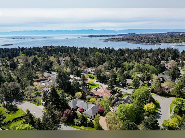 2770 Arbutus Road, Saanich, BC, V8N 5X4 - 69