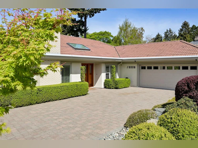 2770 Arbutus Road, Saanich, BC, V8N 5X4 - 4