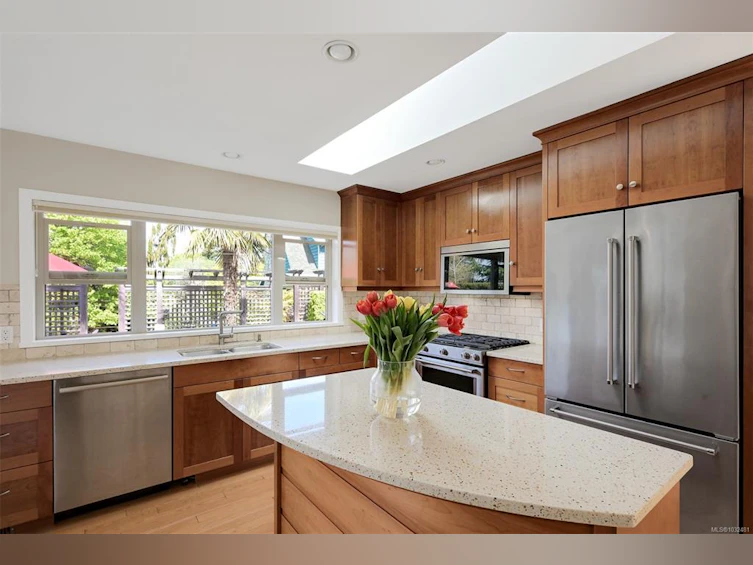 2770 Arbutus Road, Saanich, BC, V8N 5X4 - 17