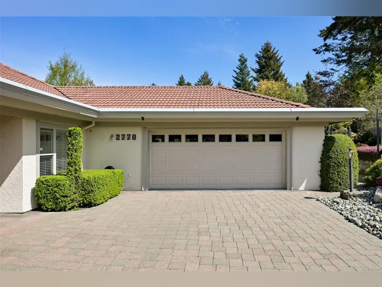 2770 Arbutus Road, Saanich, BC, V8N 5X4 - 55