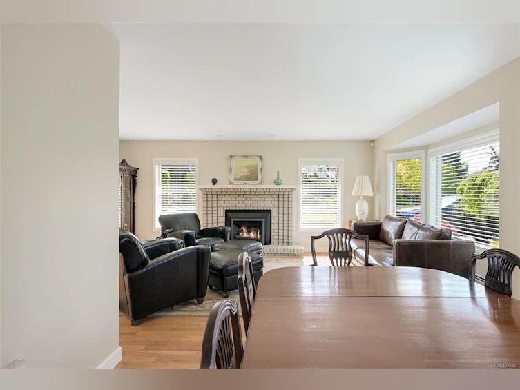 2770 Arbutus Road, Saanich, BC, V8N 5X4 - 11