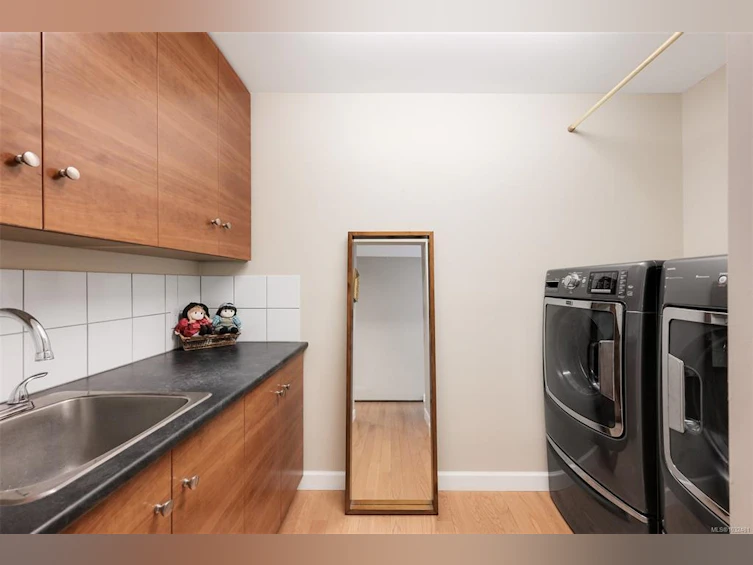 2770 Arbutus Road, Saanich, BC, V8N 5X4 - 47