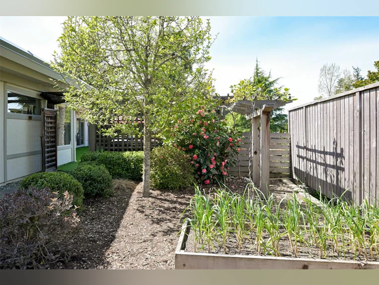 2770 Arbutus Road, Saanich, BC, V8N 5X4 - 61