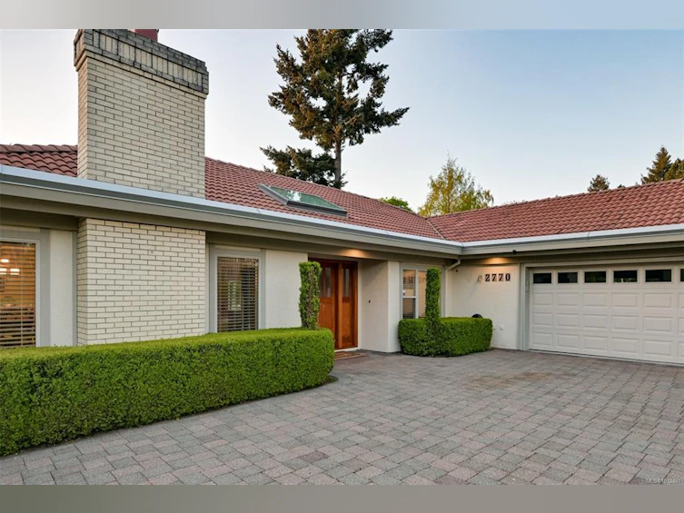 2770 Arbutus Road, Saanich, BC, V8N 5X4 - 89