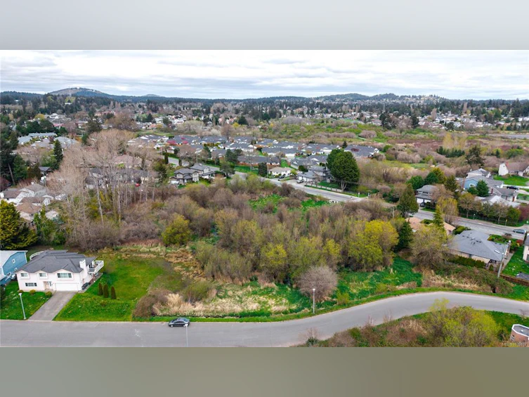 4104 Interurban Road, Saanich, BC, V8Z 7H4 - 6