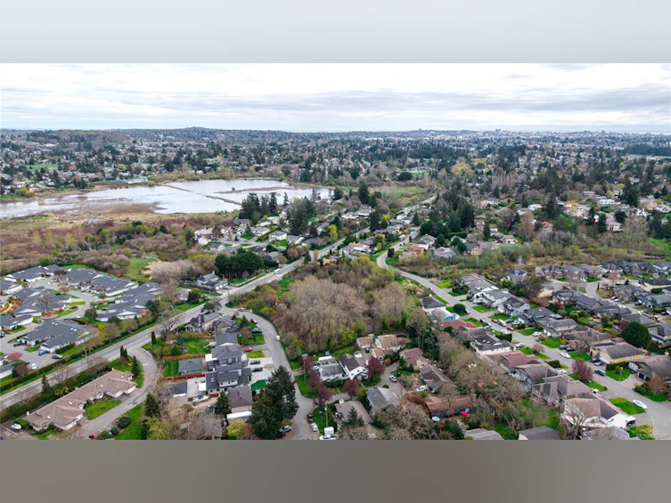 4104 Interurban Road, Saanich, BC, V8Z 7H4 - 3