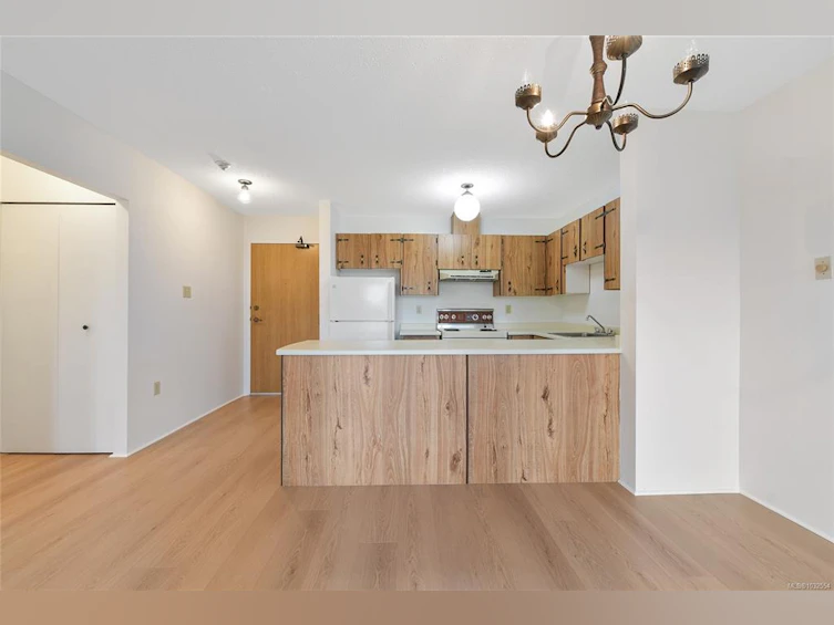 611-1745 Leighton Road, Victoria, BC, V8R 6R6 - 5