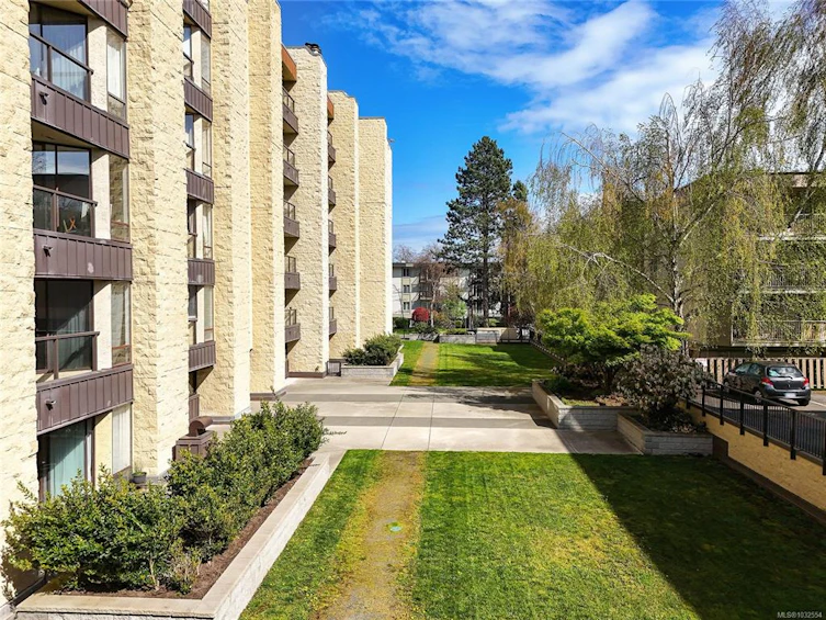 611-1745 Leighton Road, Victoria, BC, V8R 6R6 - 30