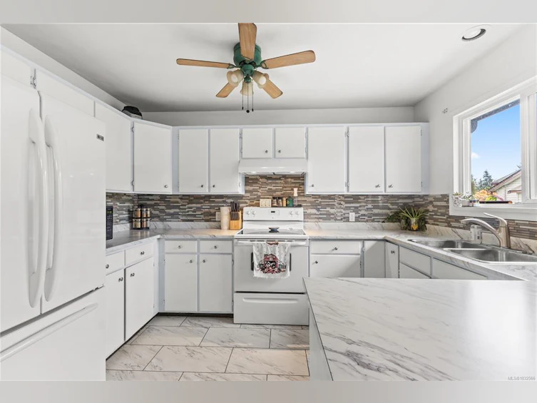 2505 S Alder Street, Campbell River, BC, V9W 5T3 - 2