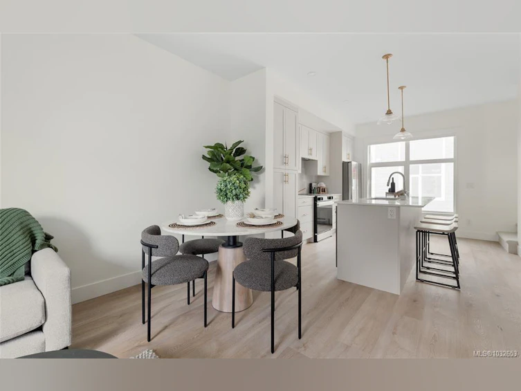 11-2536 Shelbourne Street, Victoria, BC, V8R 4L5 - 12