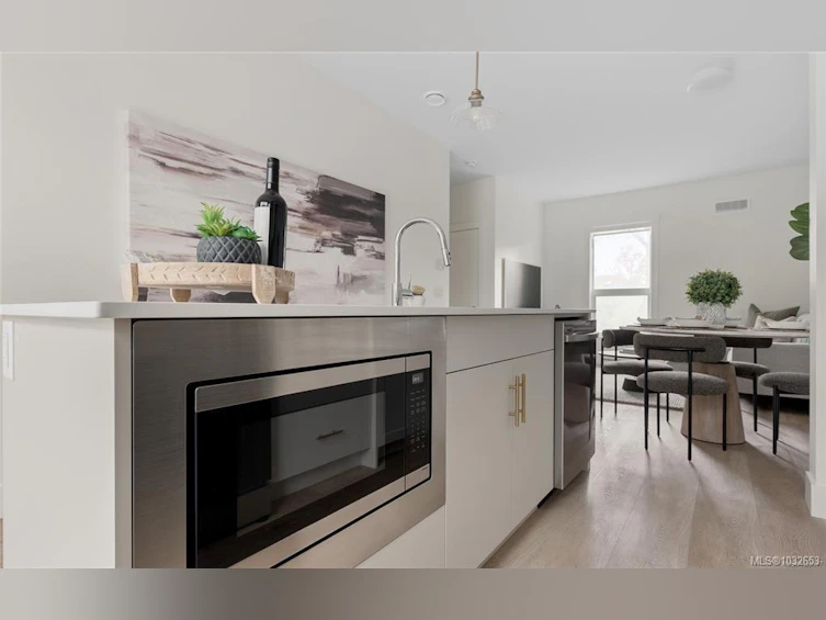 11-2536 Shelbourne Street, Victoria, BC, V8R 4L5 - 6