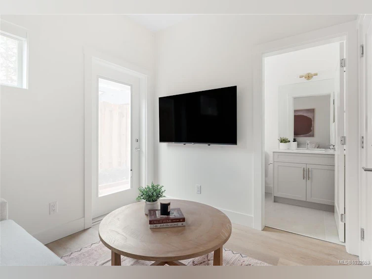 11-2536 Shelbourne Street, Victoria, BC, V8R 4L5 - 30