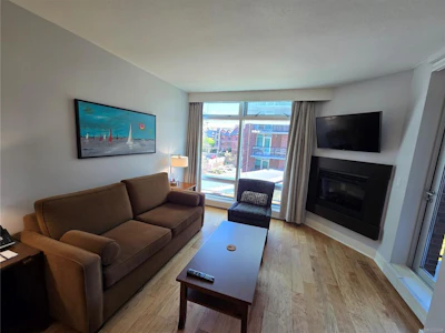 A316-810 Humboldt Street - 4