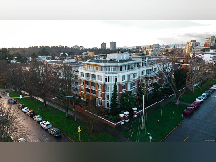 415-999 Burdett Avenue, Victoria, BC, V8V 3G7 - 60