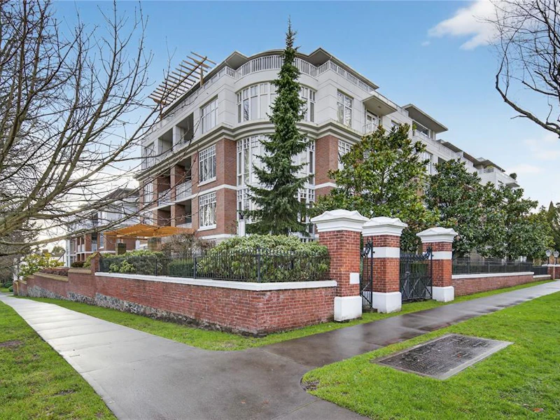 415 - 999 Burdett Avenue, Victoria BC V8V 3G7