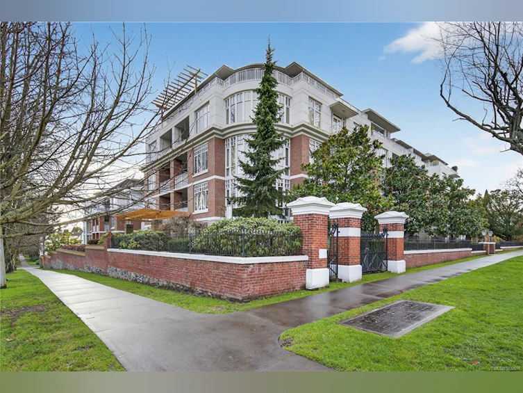 415-999 Burdett Avenue, Victoria, BC, V8V 3G7