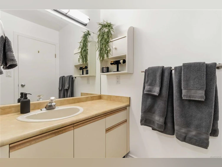 302-1436 Harrison Street, Victoria, BC, V8S 3S2 - 18