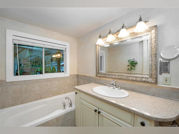 2229 Arbutus Road, Saanich, BC, V8N 1V2 - 26
