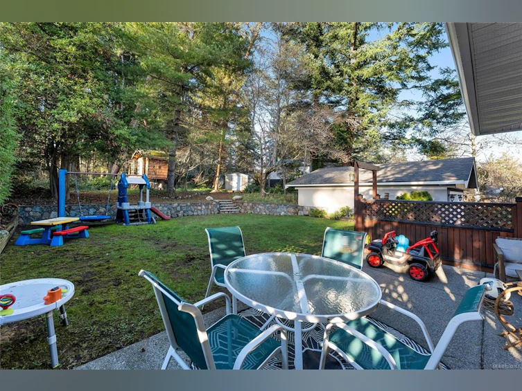 2229 Arbutus Road, Saanich, BC, V8N 1V2 - 48