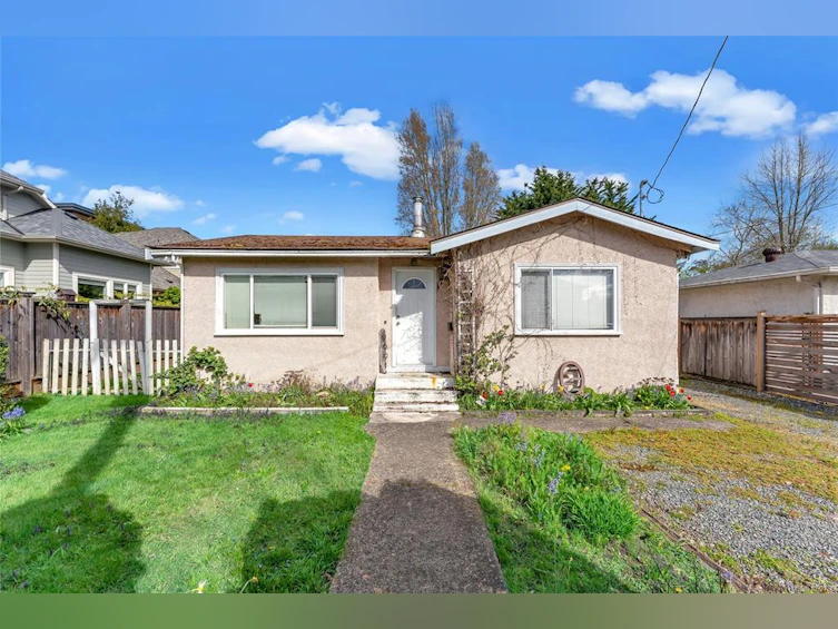 9691 Fifth Street, Sidney, BC, V8L 2W9 - 2