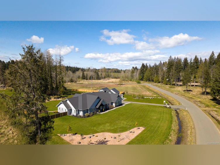 8757/8761 Oyster River Way, Black Creek, BC, V9J 1K5 - 76