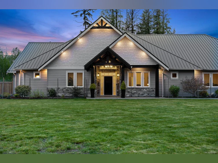 8757/8761 Oyster River Way, Black Creek, BC, V9J 1K5 - 3