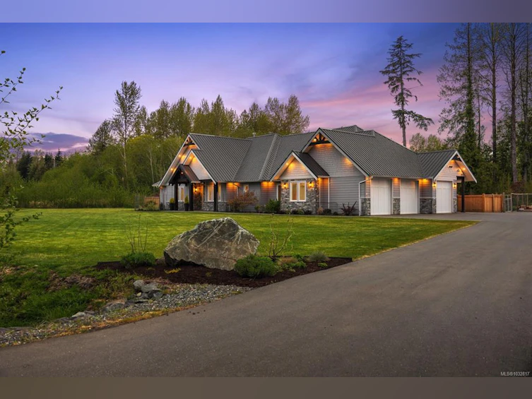 8757/8761 Oyster River Way, Black Creek, BC, V9J 1K5 - 2