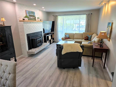 3724 Bishop Crescent - 4