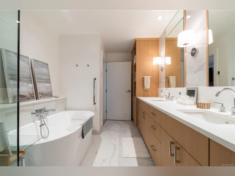 301-5388 Hill Rise Terrace, Saanich, BC, V8Y 3K3 - 24