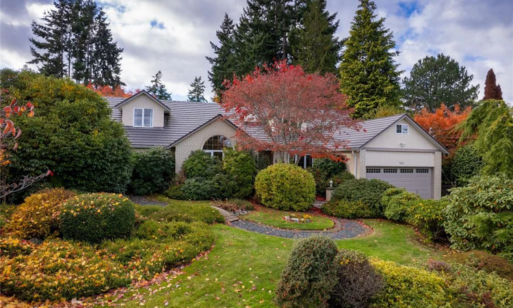566 W Crescent Road