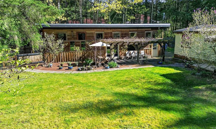1208 North Road