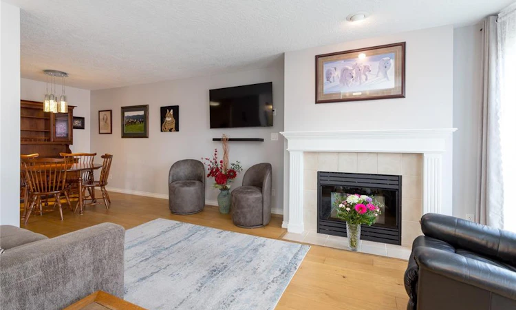 303-899 Darwin Avenue