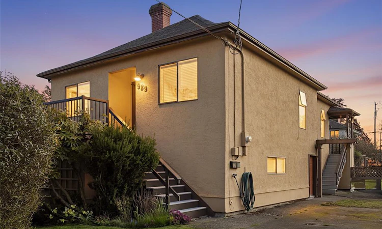 989 Dunsmuir Road