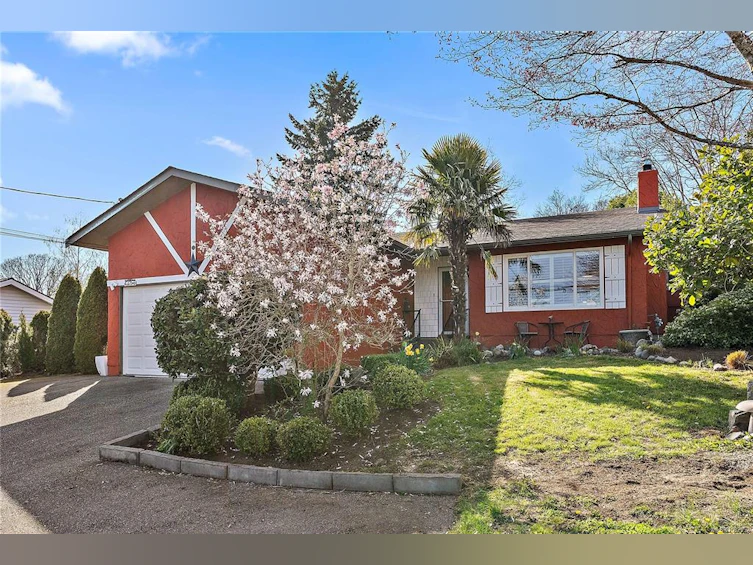 4000 Cedar Hill Road, Saanich, BC, V8N 3C1 - 2