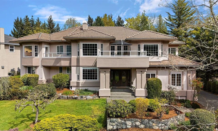 8593 Kingcome Crescent