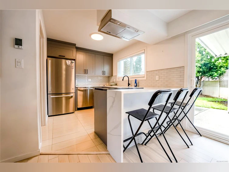 102-2860 Sooke Lake Road, Langford, BC, V9B 4R3