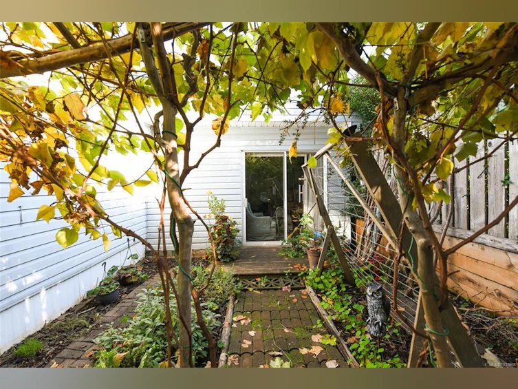 5557 Horne Street, Union Bay, BC, V0R 3B0 - 11